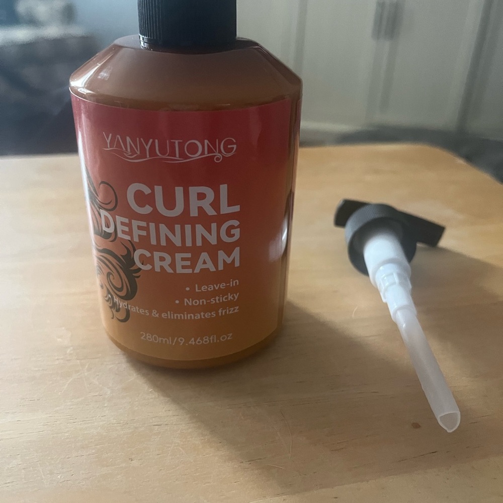 Yan Yutong Curl Defining Cream with Pump